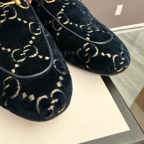 Gucci Princetown Navy Velvet Slip-On Mules with Gold Horsebit Detail - Picture 2 of 10